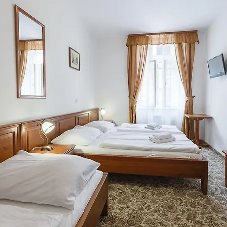 호텔 Liliova Old Town 4*
