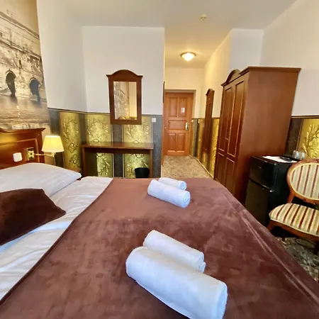 Hotell Liliova Old Town 4*