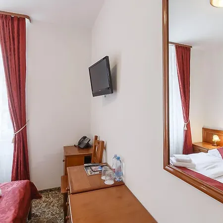 Hotell Liliova Old Town 4*