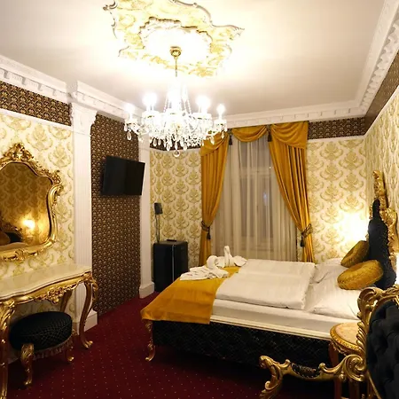 Liliova Old Town Hotell 4*