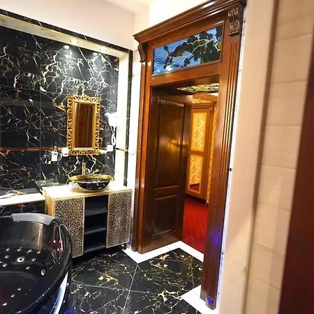 Hotell Liliova Old Town 4*