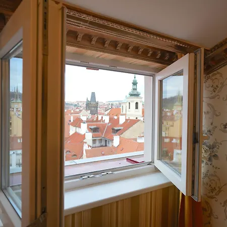Liliova Old Town 4*