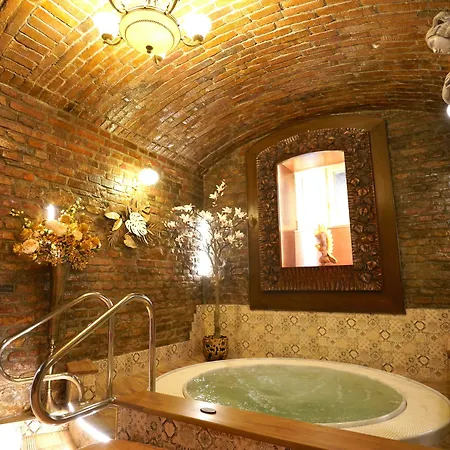 Liliova Old Town Hotel 4*