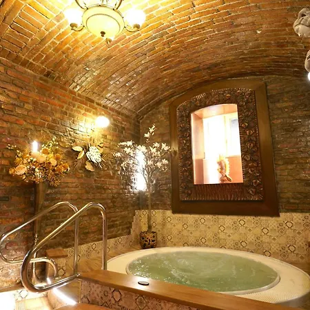 Liliova Old Town 4*