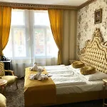 Liliova Old Town Hotel 4*